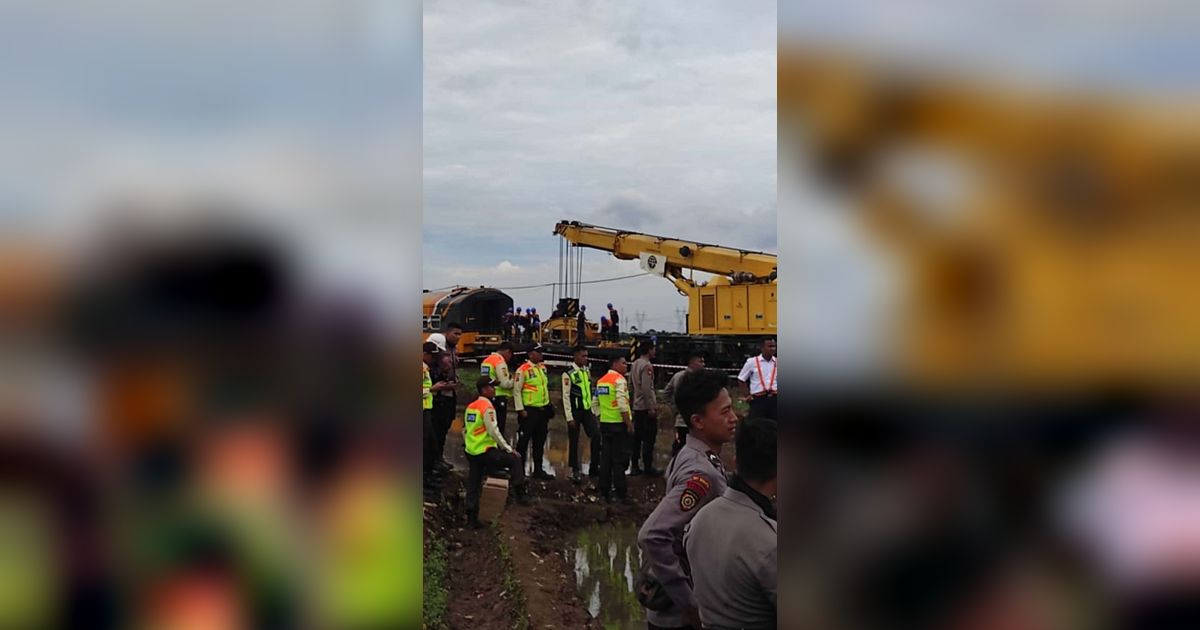 VIDEO: Petugas Basarnas Berjibaku Lakukan Evakuasi Tabrakan Kereta Api di Cicalengka