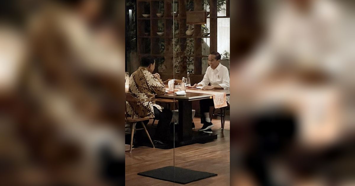 FOTO: Penuh Tawa, Ini Momen Akrab Jokowi dan Prabowo Makan Malam Bareng di Menteng