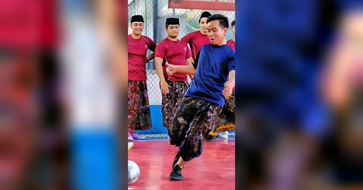 Momen Gibran Main Futsal Pakai Sarung dan Jersey Samsul, Netizen Justru Salfok Sama Kakinya: Aku yang Cewek Minder