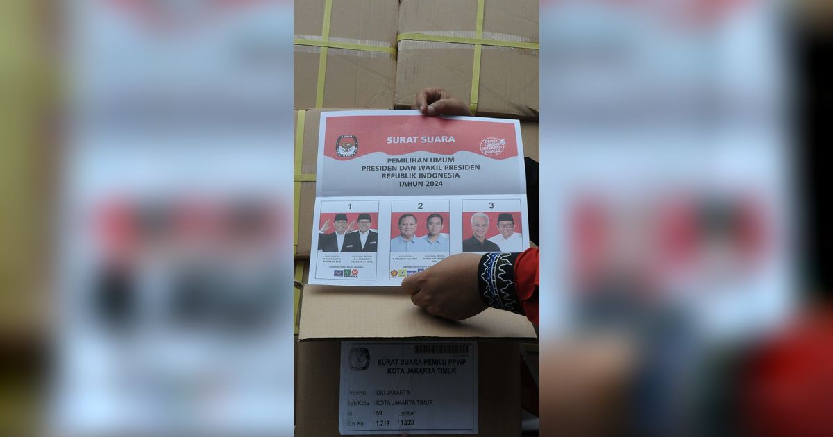 FOTO: Tiba di Gudang Logistik Pulogadung, Ini Penampakan Lembaran Surat Suara Capres dan Cawapres untuk Pemilu 2024