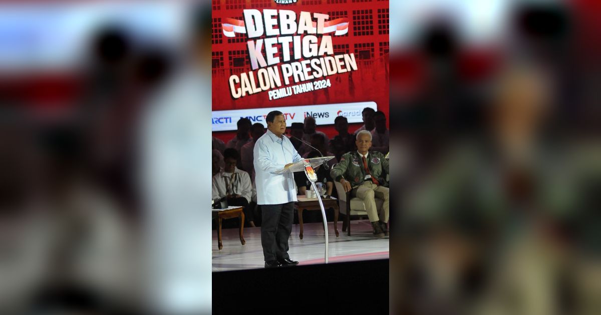 Debat Pilpres: Anies Sindir soal Utang Beli Alutsista Bekas, Prabowo Tertawa Sambil Geleng-Geleng Kepala