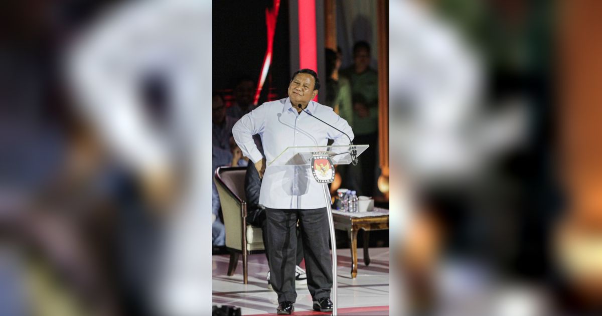 VIDEO: Momen Prabowo Pose Tolak Pinggang saat Anies Sentil Lahan di Debat Capres