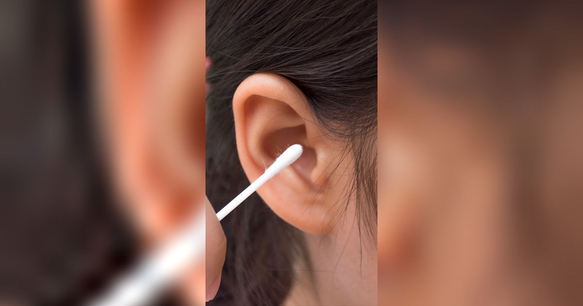 Pakai Cotton Bud Bisa Bahaya, Begini Cara Terbaik Membersihkan Telinga