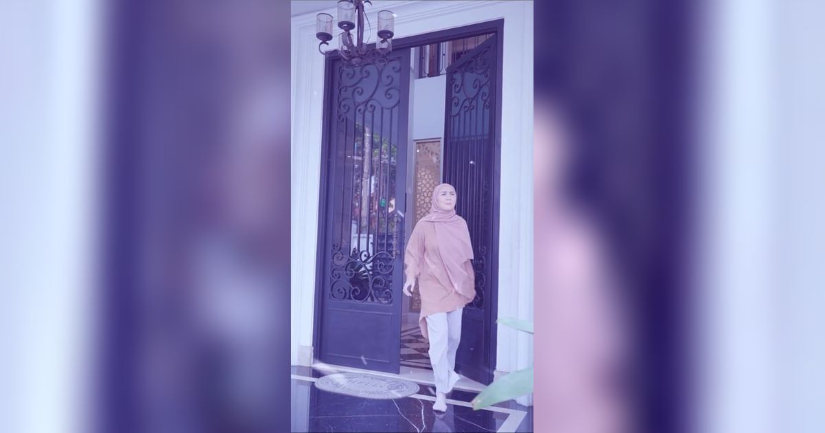 Mewah Bak Istana, Potret Rumah Arie Untung dan Fenita Kini Jadi Sorotan Usai Uang Saku Sang Putra Terungkap