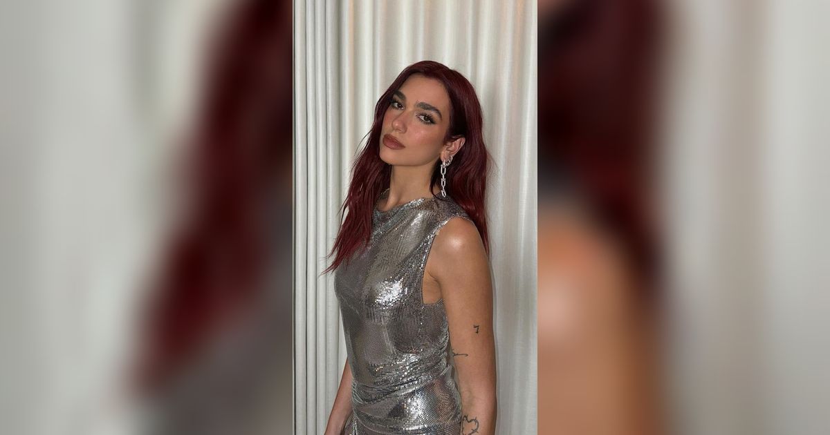 Potret Dua Lipa Tes Makeup dengan Smokey Eyes yang Langsung Kena Kritikan