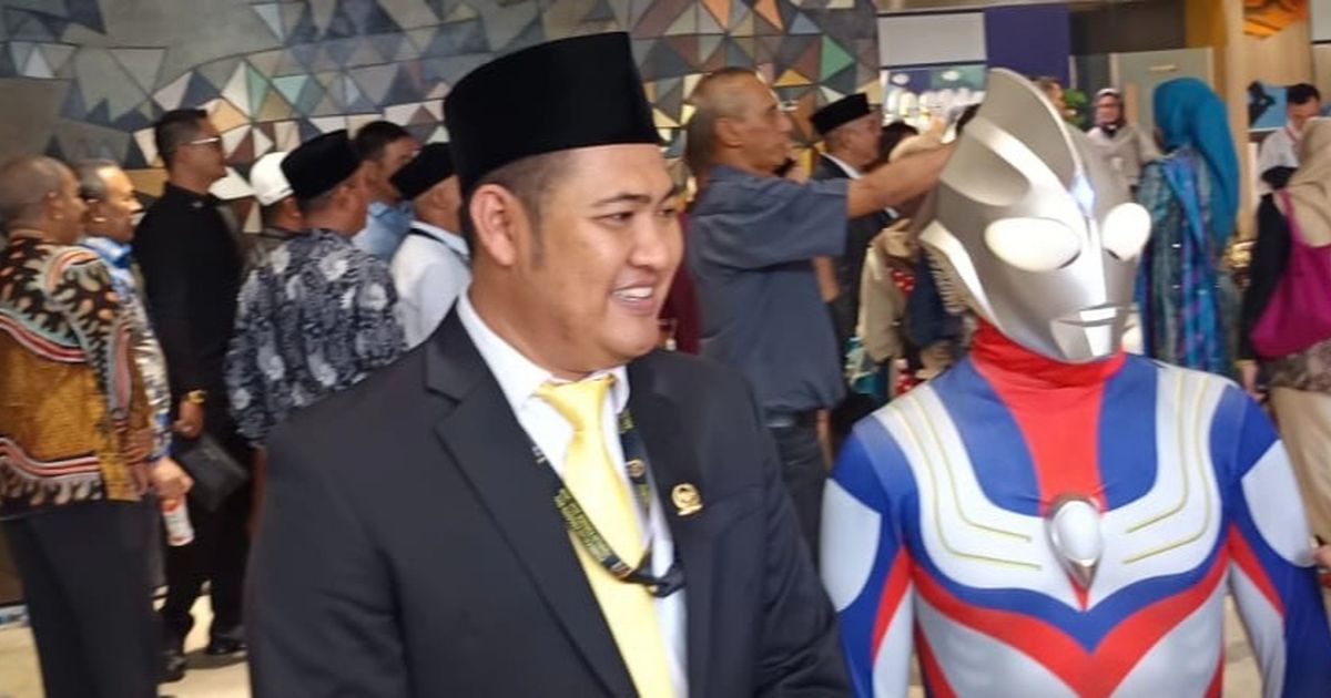 VIDEO: Membongkar Sosok di Balik Anggota DPR Berkostum Ultraman, Kantongi Kekayaan Rp 3,8 Miliar