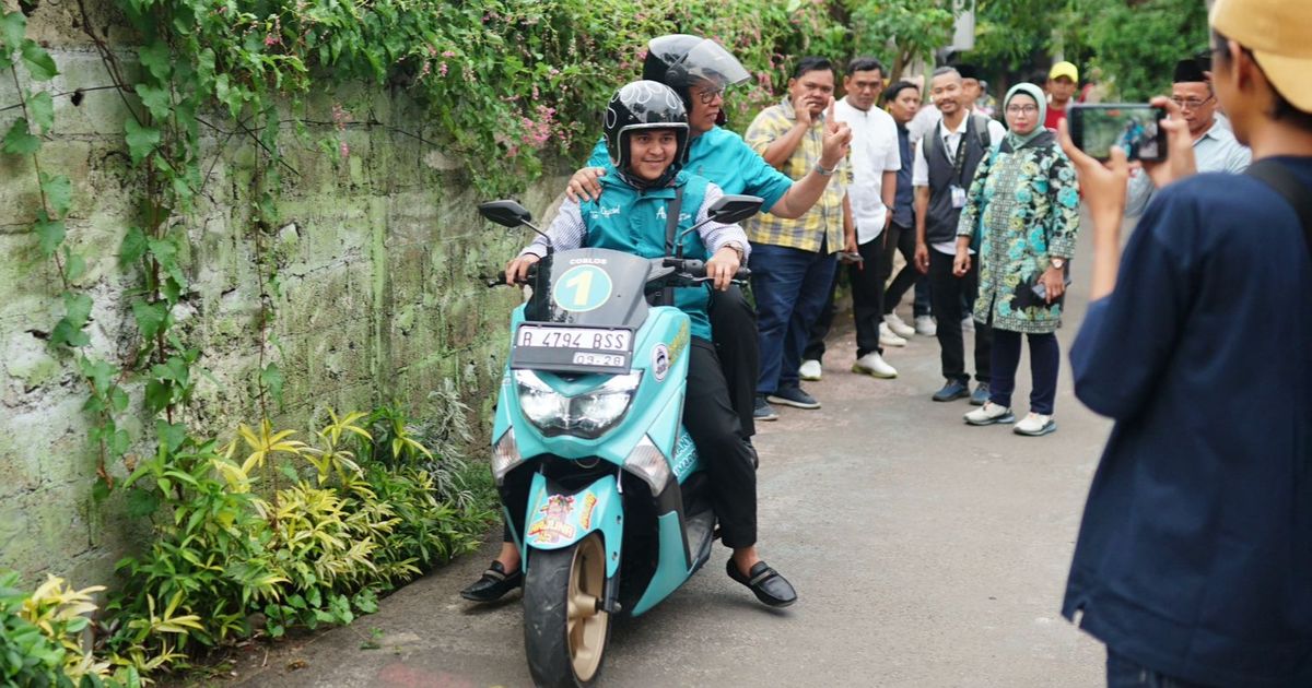 Terjebak Macet, Cawalkot Tangsel Ini Turun dari Mobilnya Bonceng Motor Demi Temui Pendukung