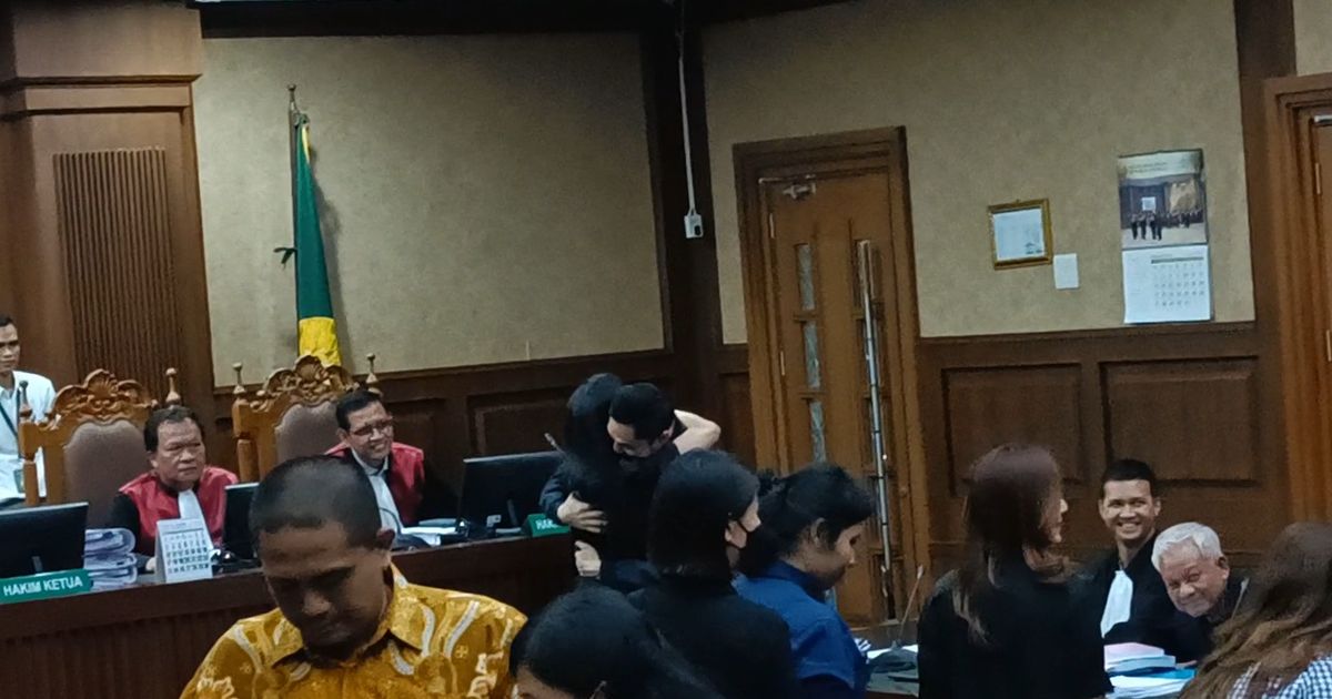 Dekapan Rindu Sandra Dewi-Harvey Moeis di Ruang Sidang PN Tipikor Bikin Hakim Senyum-Senyum