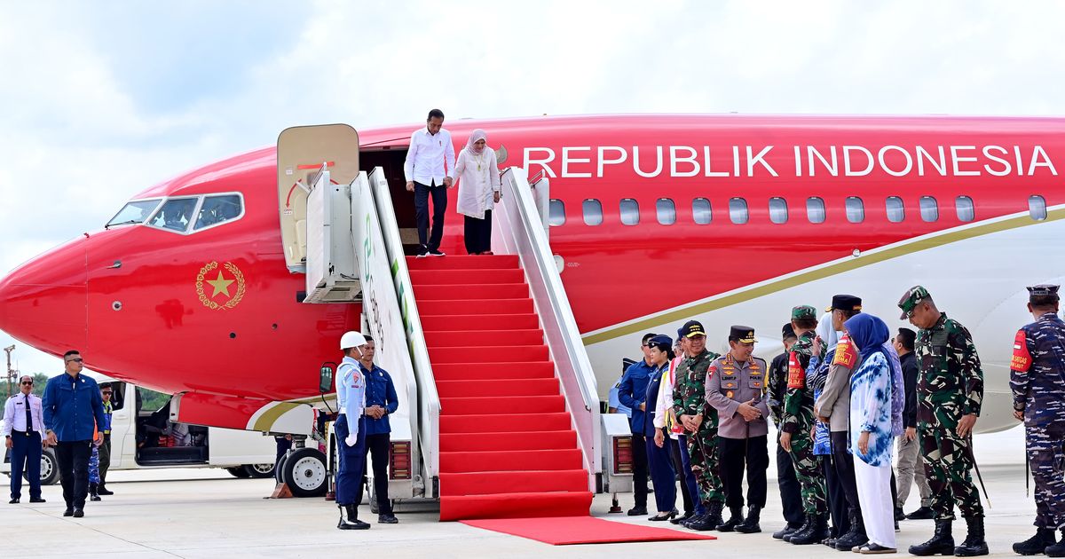 Momen Jokowi Mendarat Pertama Kali di Bandara IKN Pakai Boeing Jumbo