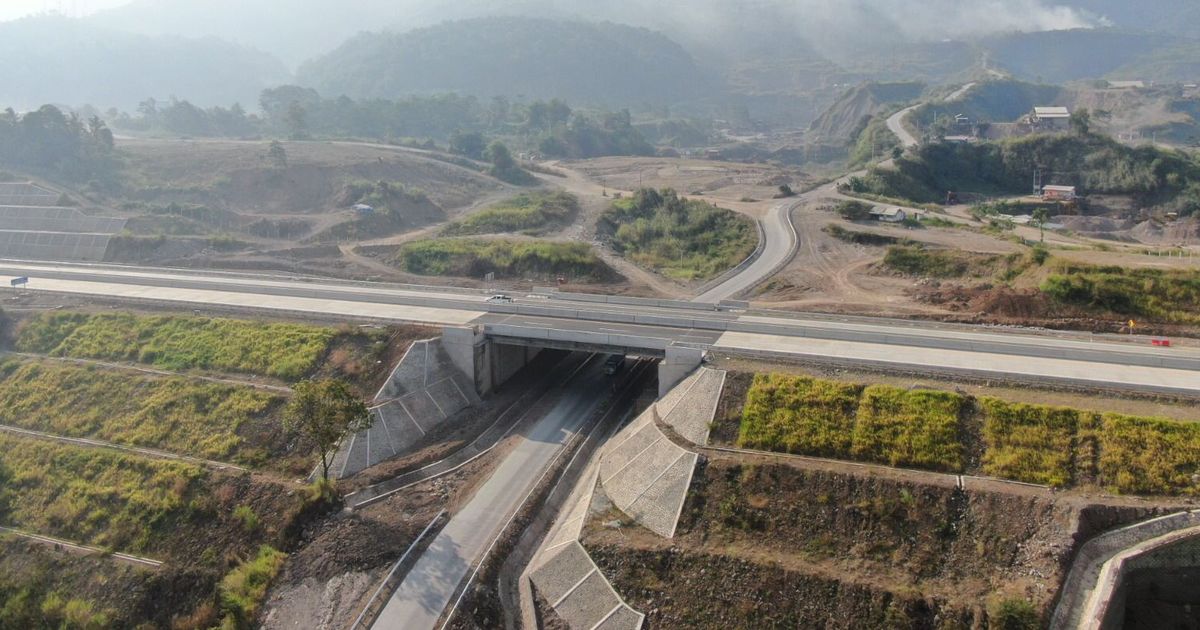 Jokowi Banggakan Bangun 2.433 Km Jalan Tol dalam 10 Tahun: Dulu 40 Tahun Hanya Bangun 780 Km