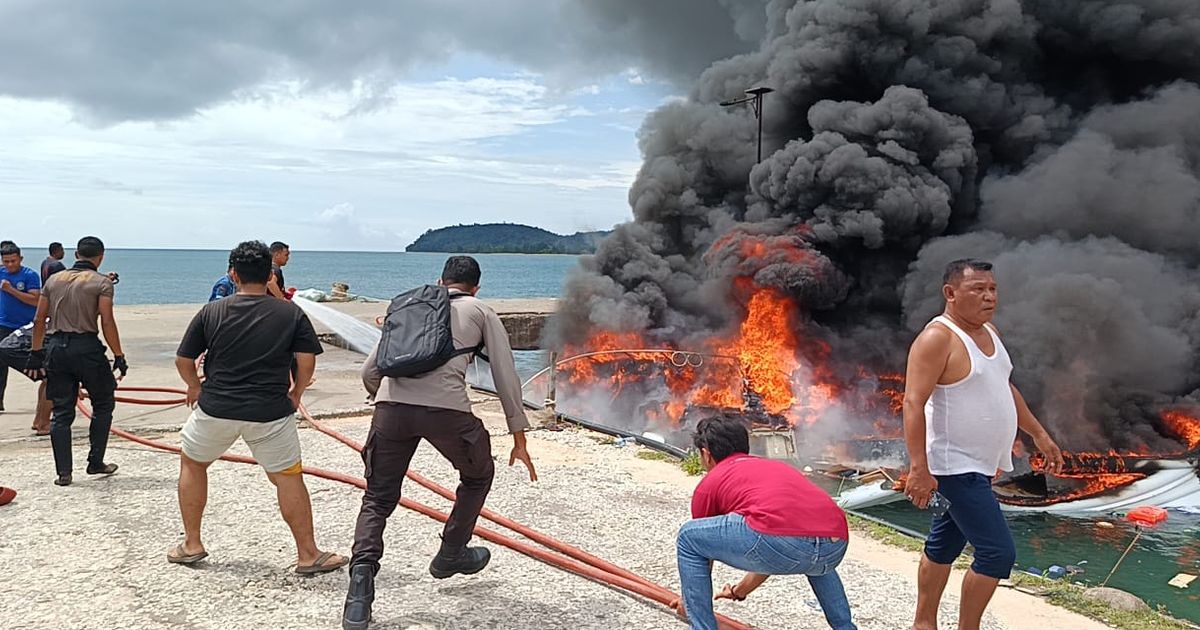 Speedboat Cagub Maluku Utara Benny Laos Terbakar di Pelabuhan Pulau Taliabu