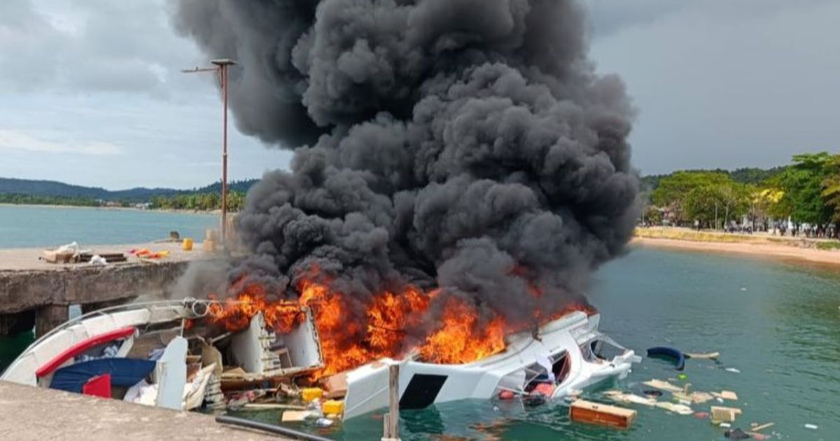 Detik-Detik Speedboat Ditumpangi Cagub Maluku Utara Benny Laos Meledak dan Terbakar Hebat