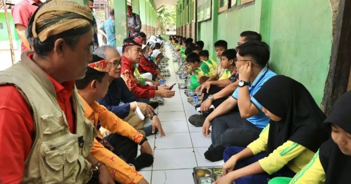 Pj Wali Kota Tarakan Melihat Uji Coba Makan Siang Gratis di Sukabumi