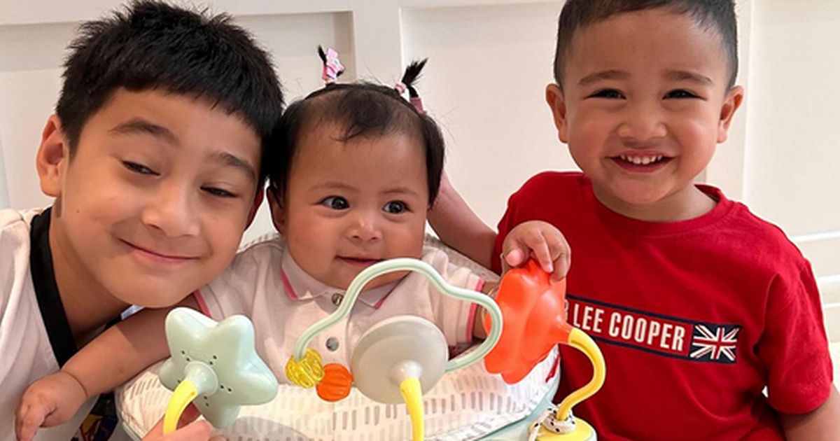 Cantiknya Baby Lily Anak Angkat Raffi Ahmad & Nagita Slavina, Sang Kakak Tak Henti Beri Ciuman