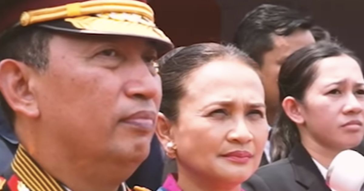 Sederhana tapi Manis, Sikap Istri Kapolri ke Sang Jenderal di Tengah Terik Matahari jadi Sorotan