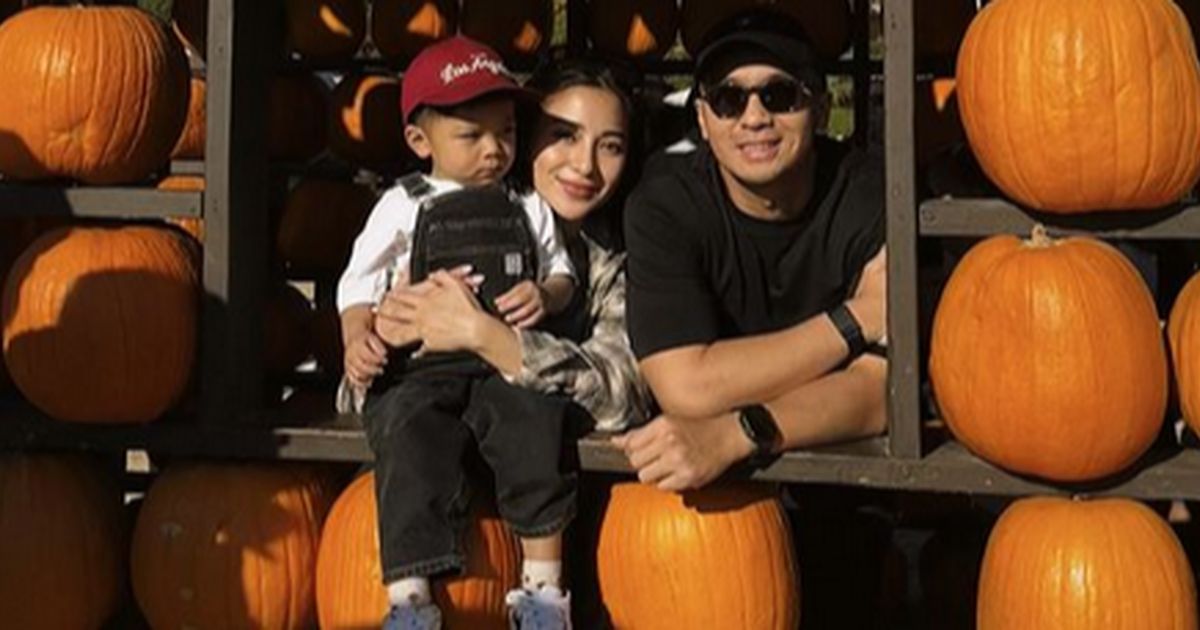 Jelang Persalinan Anak Kedua di Amerika, Potret Seru Nikita Willy Ajak Baby Issa Liburan di Ladang Labu