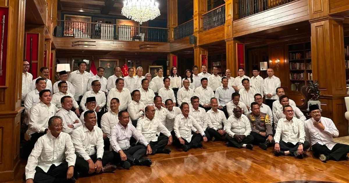 Mayor Teddy Ikut Foto Bareng Calon Menteri Kabinet Prabowo-Gibran