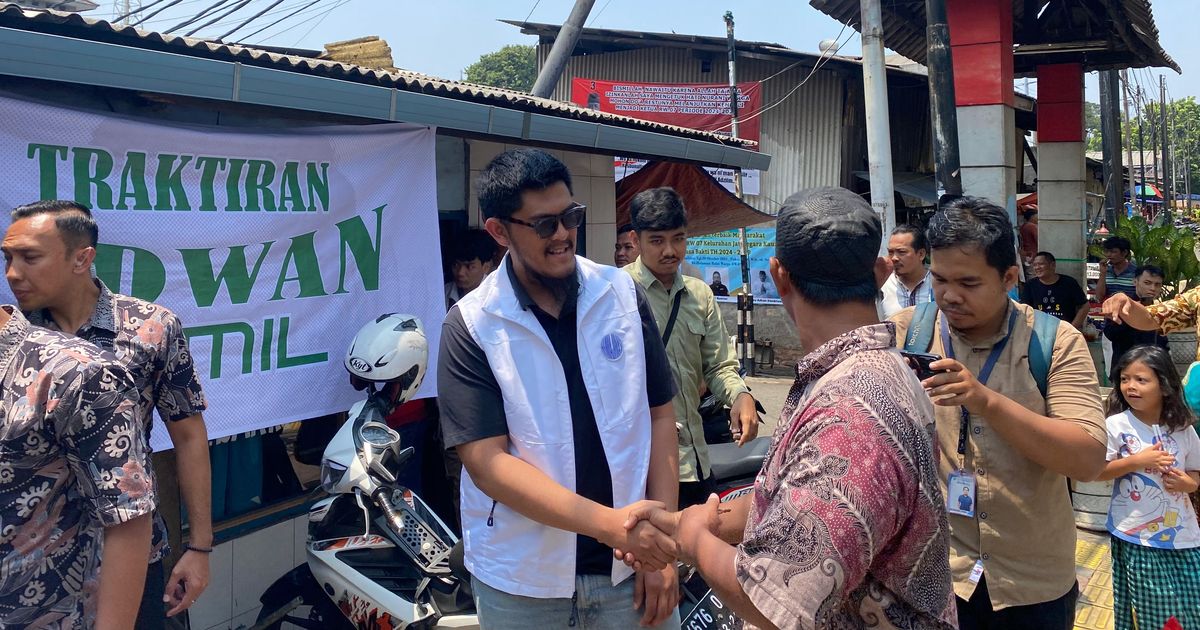 Relawan Bang Emil Bagi-Bagi Makan Siang Gratis Capai Puluhan Ribu Porsi