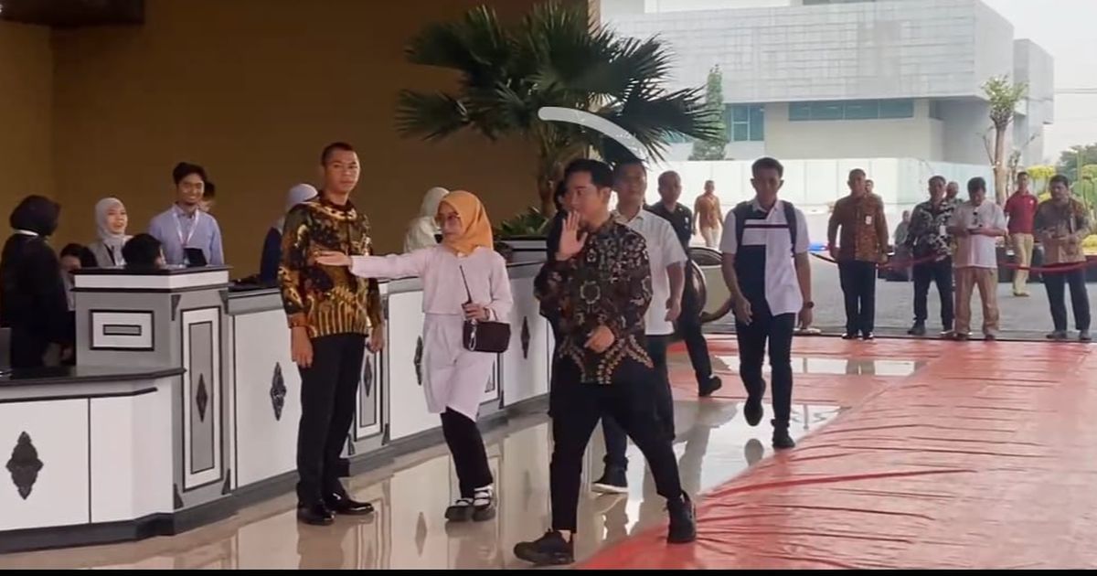 Gibran Hadiri Gladi Bersih Pelantikan Presiden dan Wakil Presiden di MPR