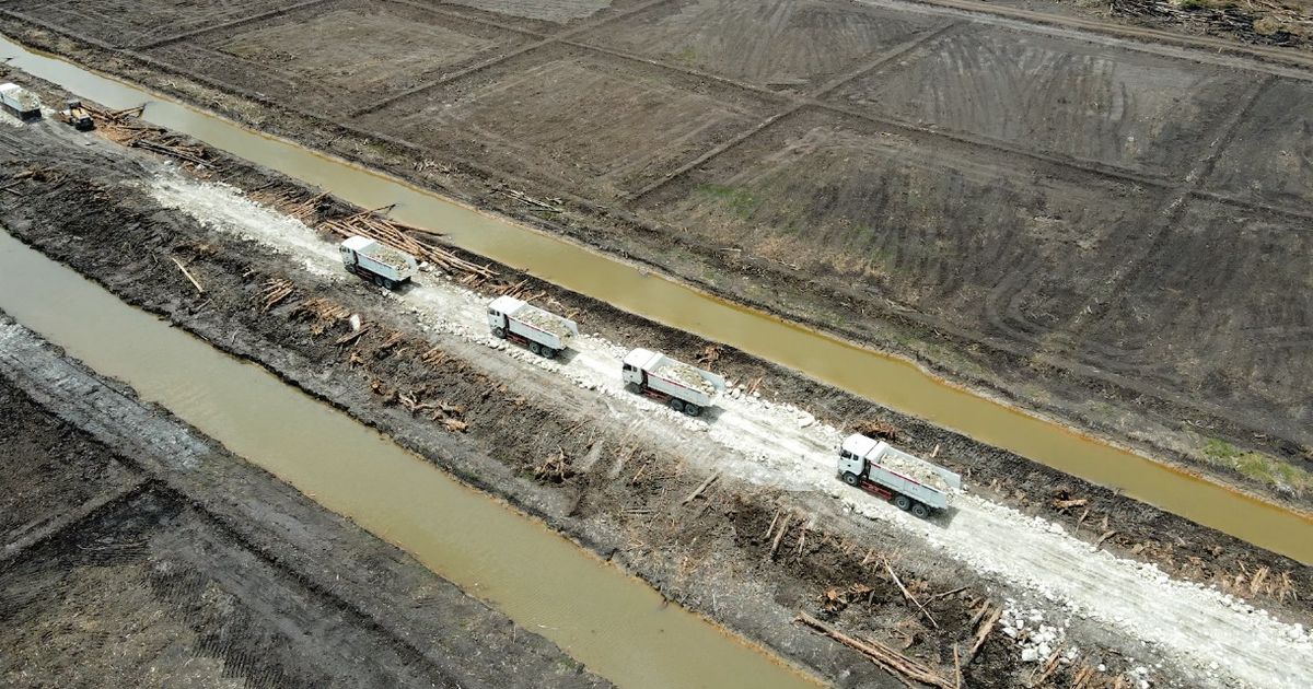 Dalam Sebulan, Haji Isam Rintis Jalan 16 Km di Merauke