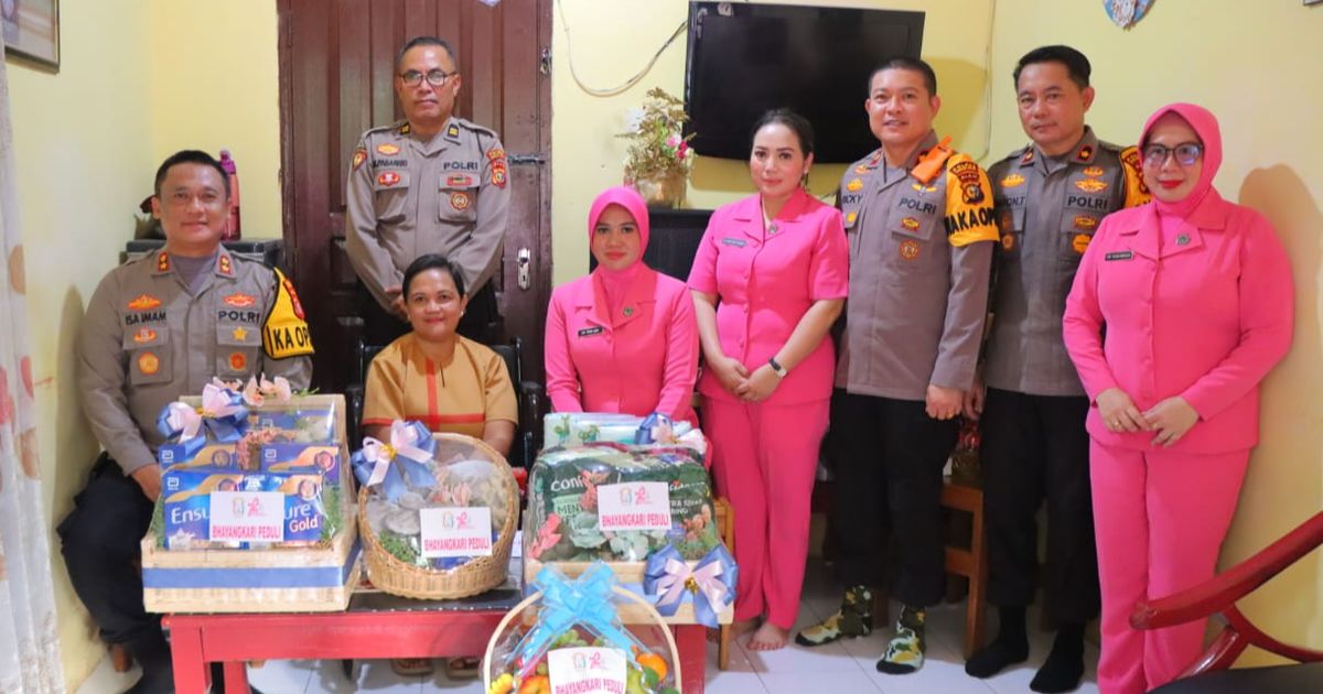 Cooling System Jelang Pilkada, Kapolres Rohil & Jajarannya Gelar Baksos ke Polsek-Polsek