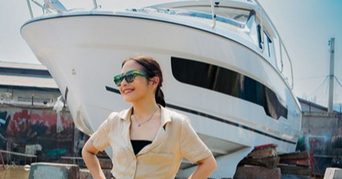 Potret Prilly Latuconsina Unboxing Yacht Mewah Barunya, Hadiah Untuk Diri Sendiri & Bebas Bisa Mancing Kapan Saja