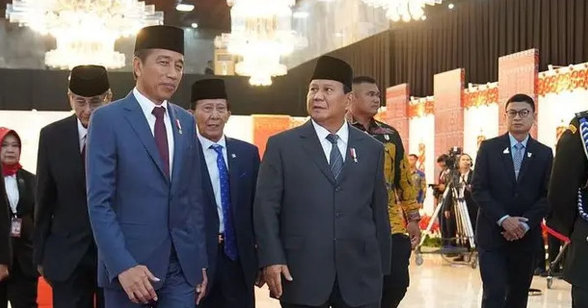 Naik Mobil 'Garuda' Indonesia 1, Prabowo Antar Jokowi Pulang ke Solo