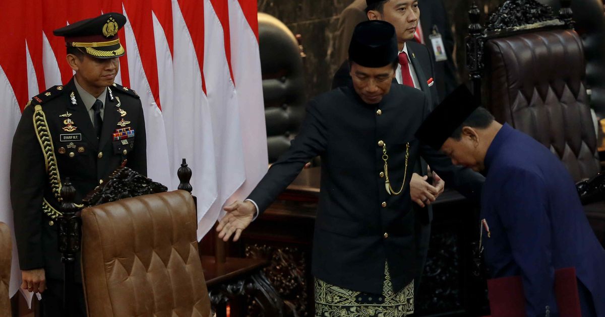 VIDEO: Kode Jokowi Kepalkan Dua Tangan Disambut Prabowo Jelang Pelantikan Presiden di MPR/DPR