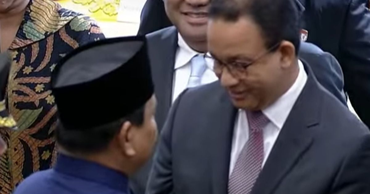 Momen Mesra Usai Pelantikan, Prabowo Rangkul Cipika Cipiki Anies Baswedan dan Foto Selfie dengan Puan Maharani