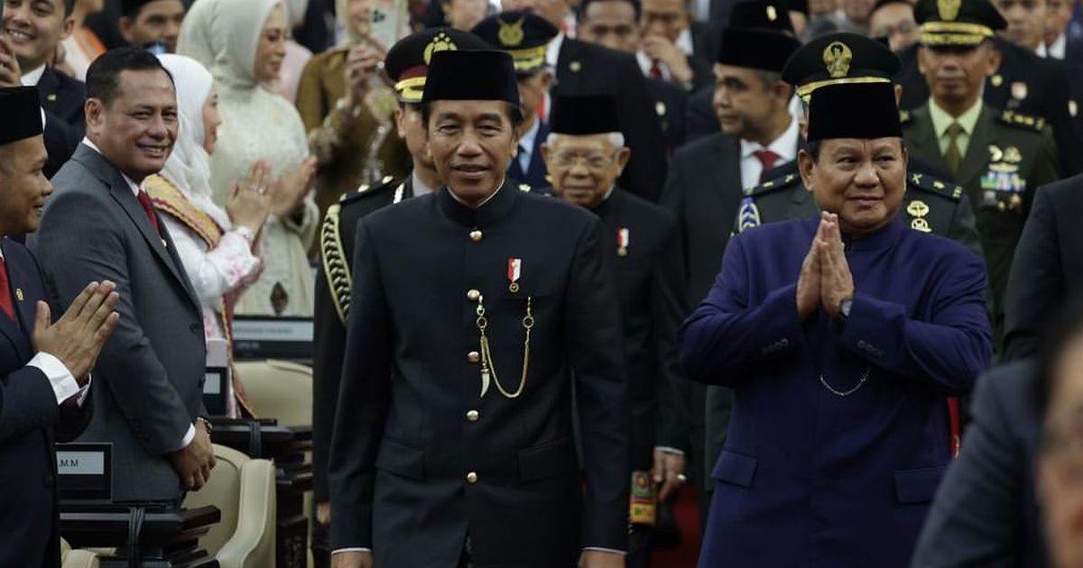 VIDEO: Kode Jokowi Kepalkan Dua Tangan Disambut Prabowo Jelang Pelantikan Presiden di MPR/DPR