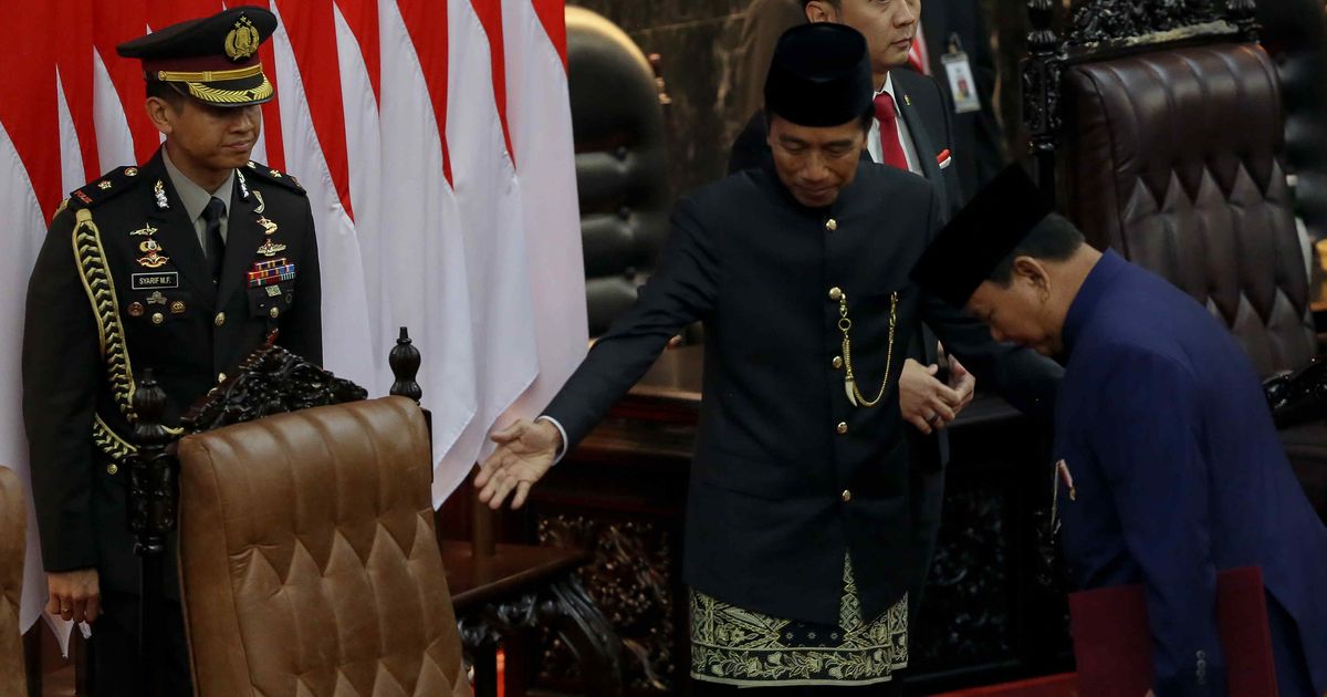 VIDEO: Detik-Detik Jokowi Prabowo Tukar Kursi Usai Resmi Dilantik, Titiek Soeharto Foto-Foto