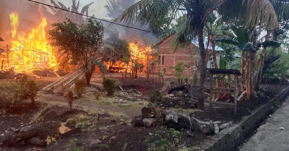 Kronologi Bentrokan Berdarah Dua Desa di Adonara Flores Timur, Puluhan Rumah Terbakar & 1 Tewas