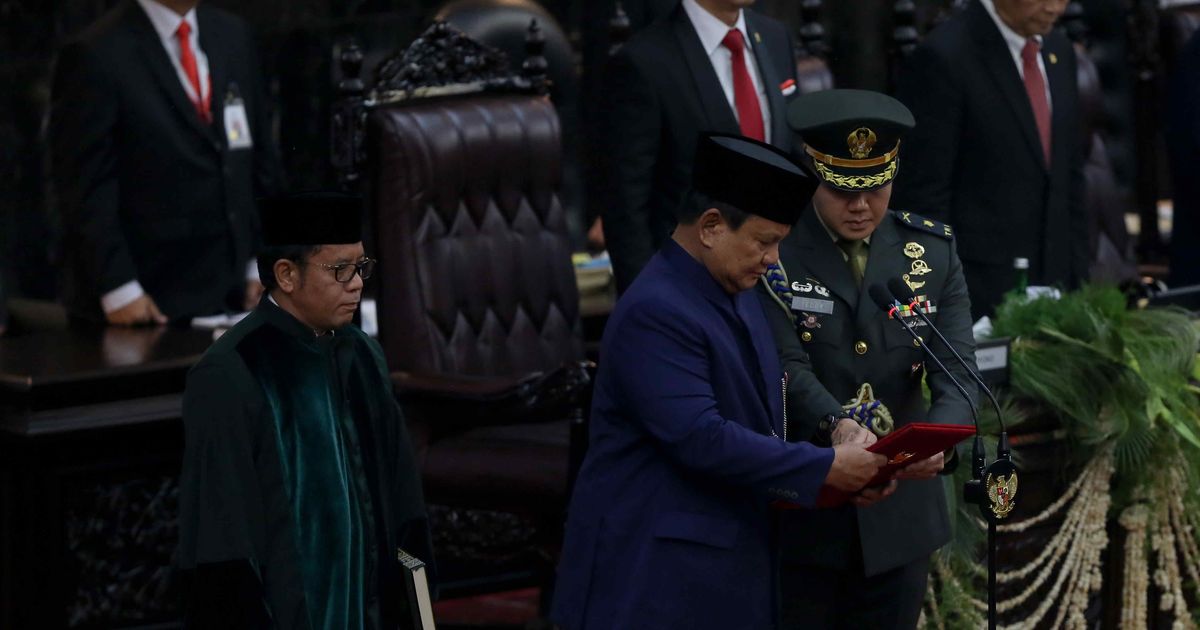 VIDEO: Menggelegar! Pidato Perdana Prabowo Bikin Jokowi Berdiri, Satu Ruangan Heboh Tepuk Tangan