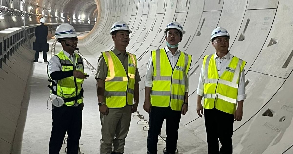 Gibran Blusukan ke Proyek MRT Fase 2