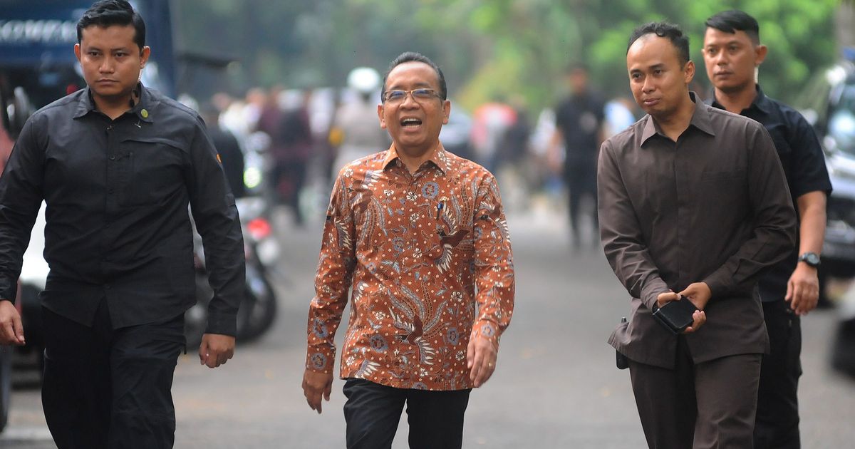 Pratikno dan Jokowi Satu Grup WA Alumni KIM