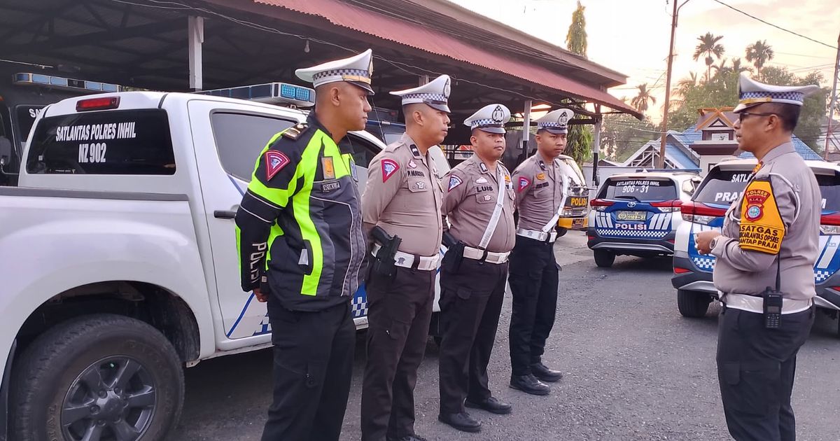 Personel Polres Inhil Bersenjata Api Kawal Pengiriman Logistik Pilkada ke Gudang KPUD