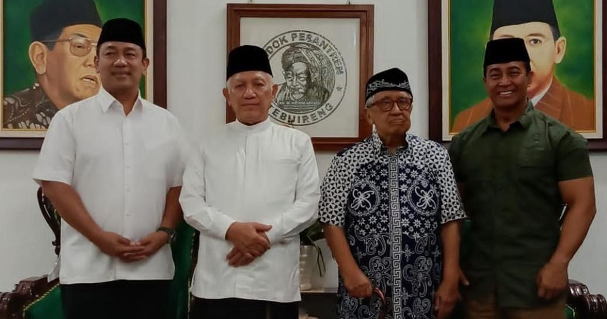 Andika-Hendi Terima Naskah Resolusi Jihad Pada Peringatan Hari Santri 2024