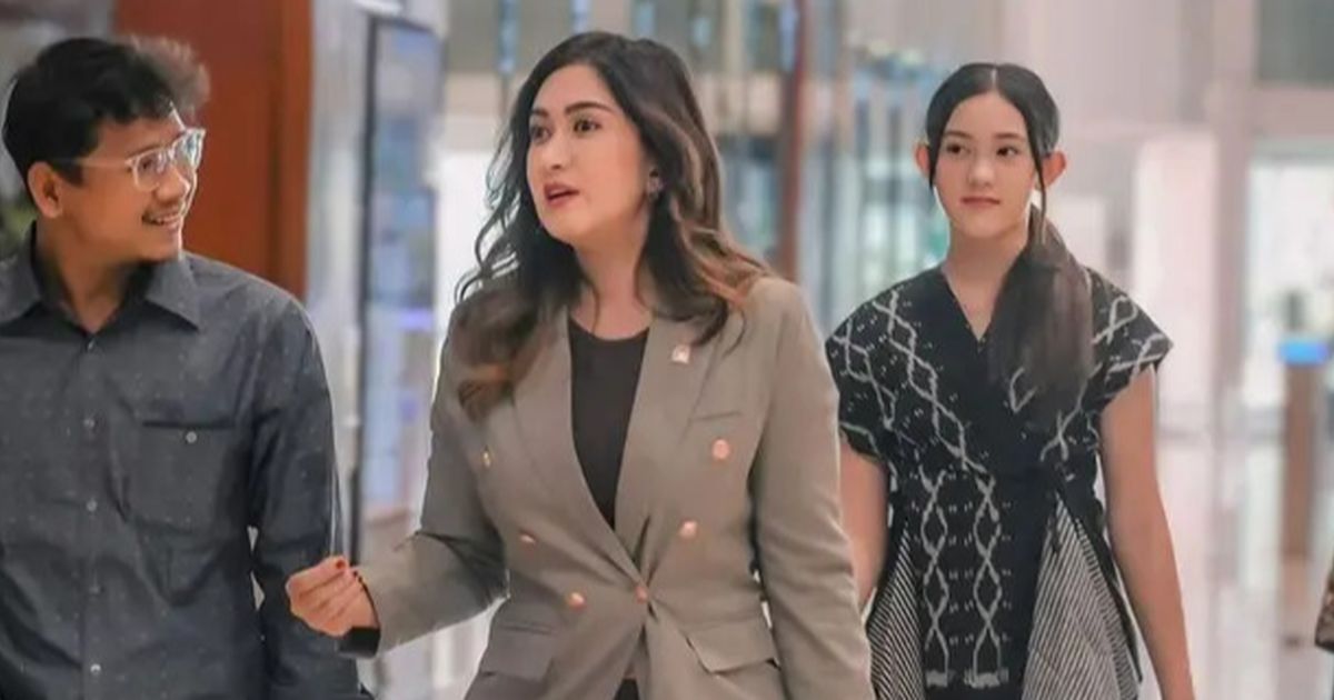 Potret Nafa Urbach Ngantor di DPR Selalu Stunning dengan Beskap Hingga Blazer, 'Bodyguard' Cantiknya Jadi Perbincangan