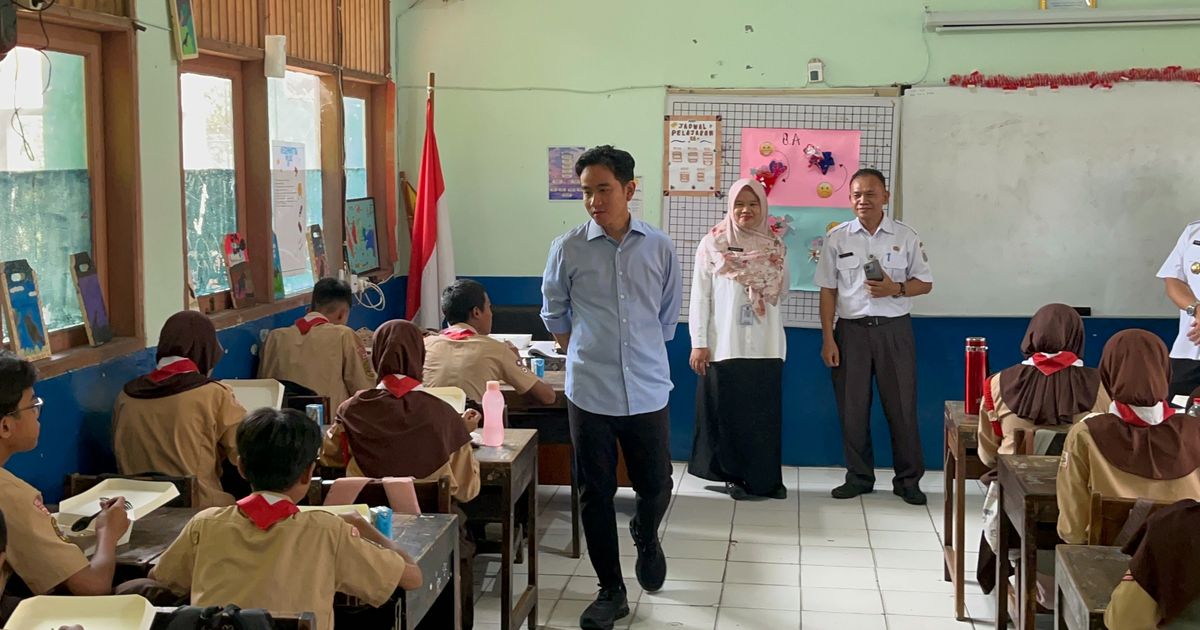 Gibran Tinjau Uji Coba Makan Bergizi Gratis di SMPN 270 Jakarta Utara