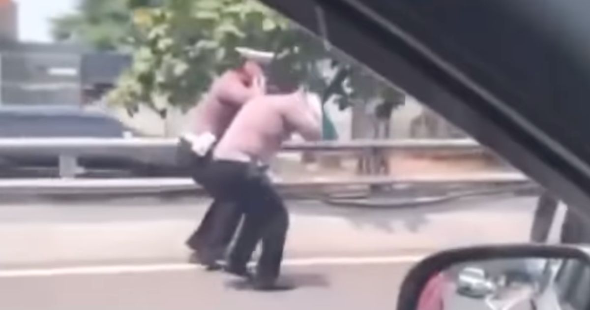 Terungkap Penyebab Dua Polisi Dihukum Squat Jump di Jalan Tol