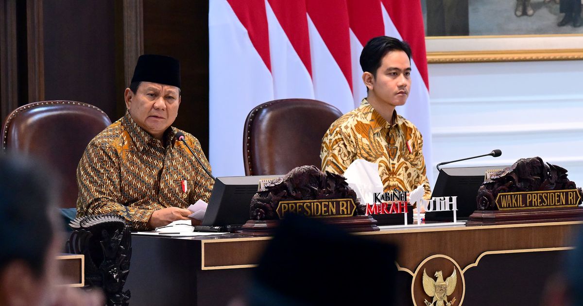 Sidang Kabinet Perdana 2,5 Jam, Prabowo Minta Menteri Kerja Seperti Tim ‘Total Football’