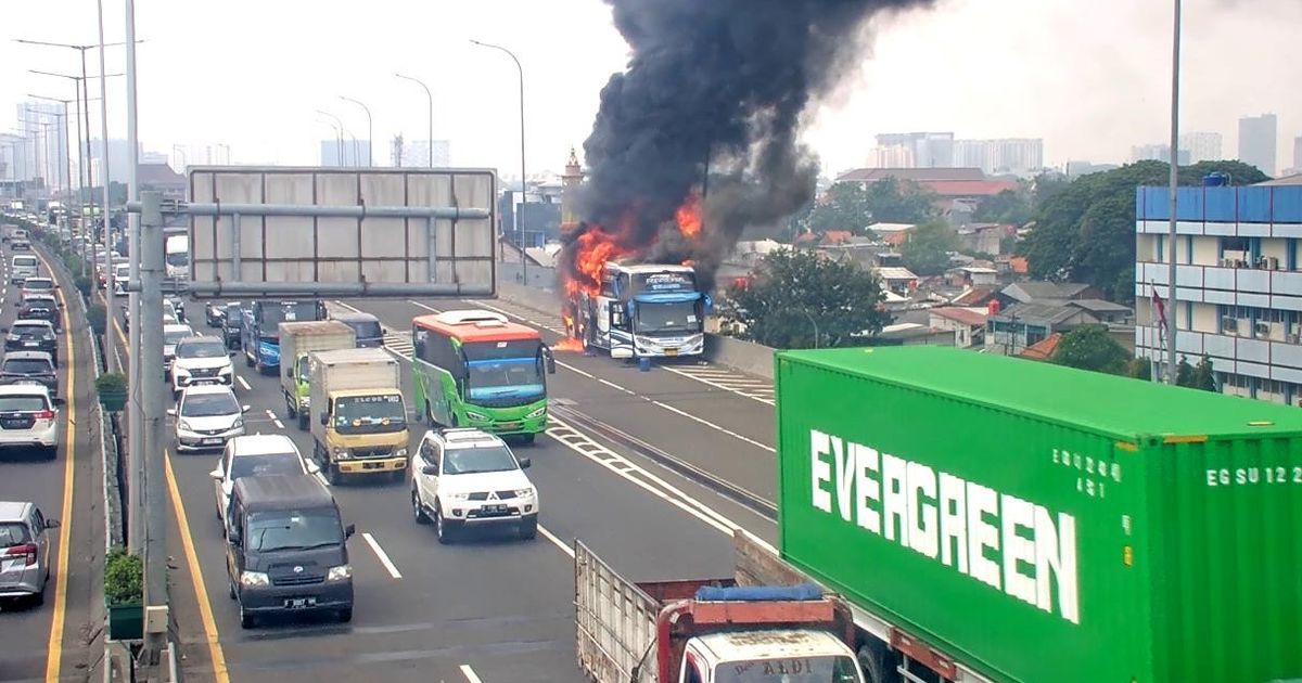 Bus Pengangkut 58 Anak TK Terbakar Hangus di Jaktim