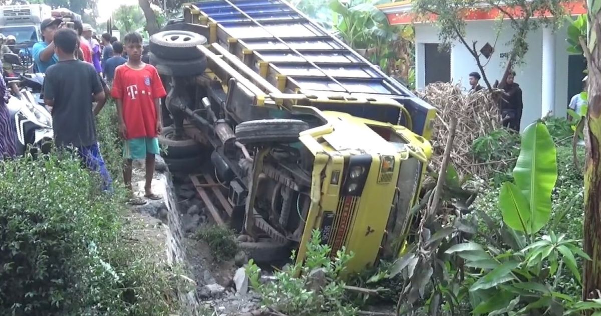 Kecelakaan Maut Beruntun Bus dan Dua Truk di Lumajang, Pengemudi Tewas Terjepit