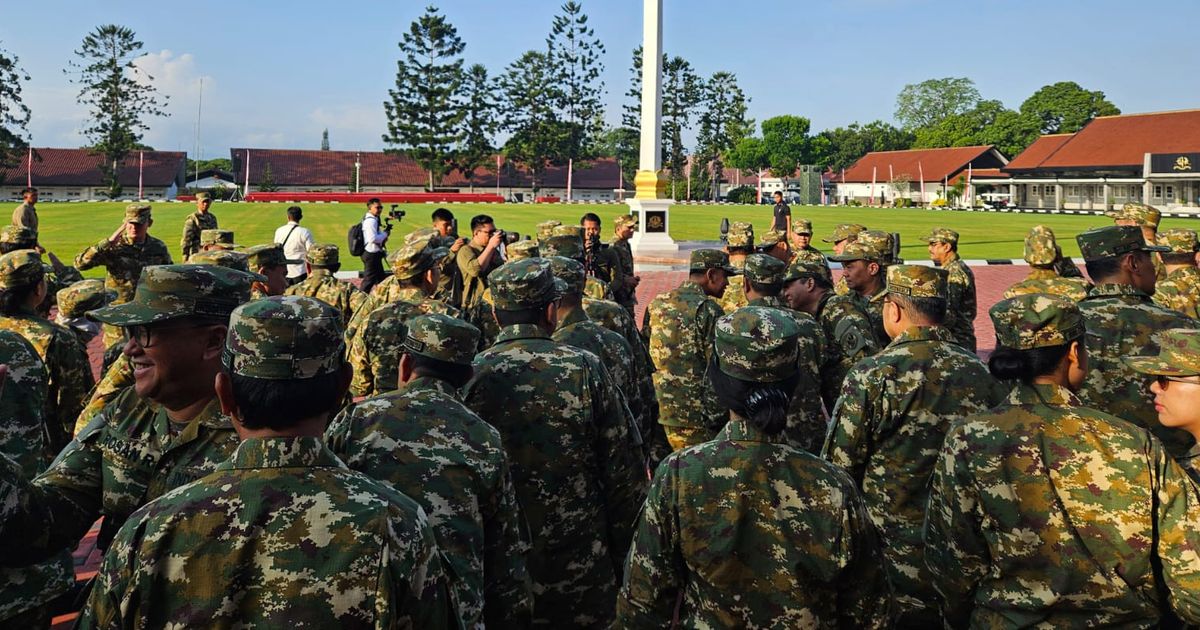 Hari Pertama Retreat di Akmil Magelang, Dua Alat Ini Dibawa Menteri saat Prabowo Beri Arahan