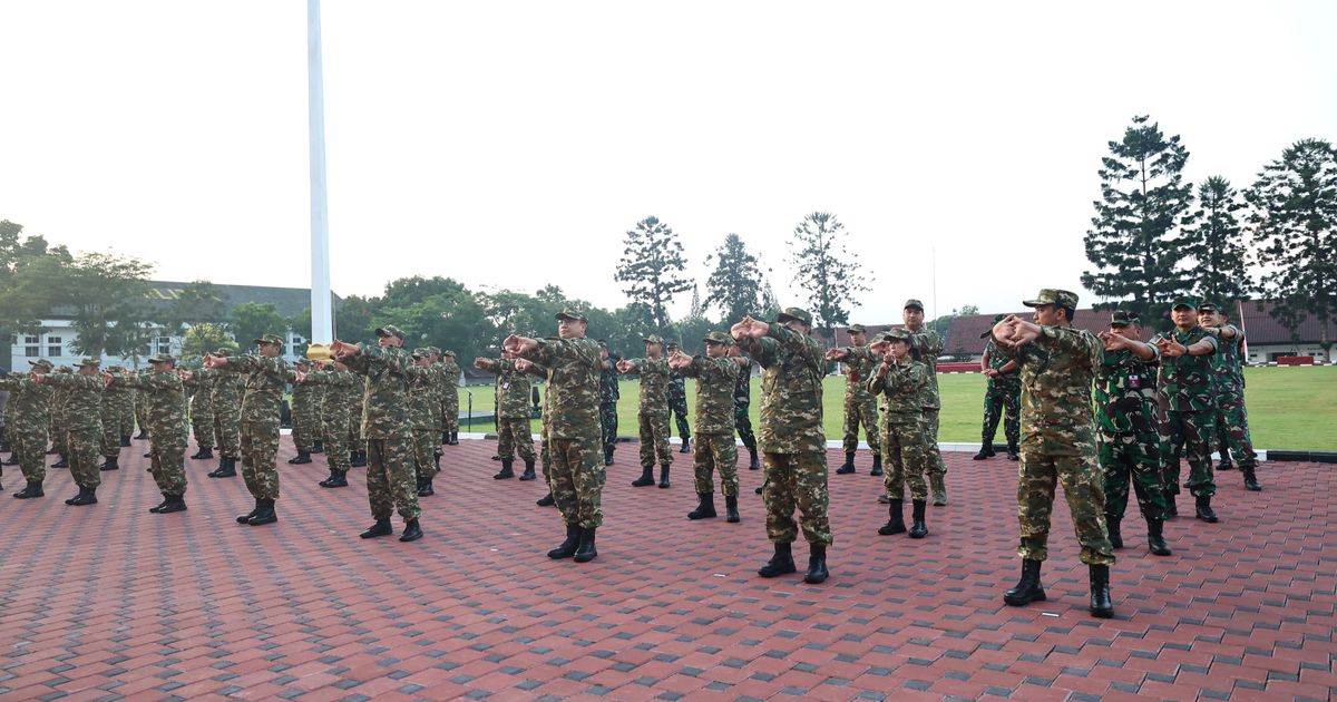 Pagi Pertama Retreat Kabinet Merah Putih, Prabowo Ajak Baris Berbaris & Tekankan Disiplin, Kesetiaan