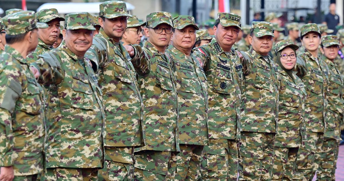 VIDEO: Sorotan Media Asing Lihat Cara Prabowo Gembeleng Menteri Kabinet Bak Tentara di Magelang