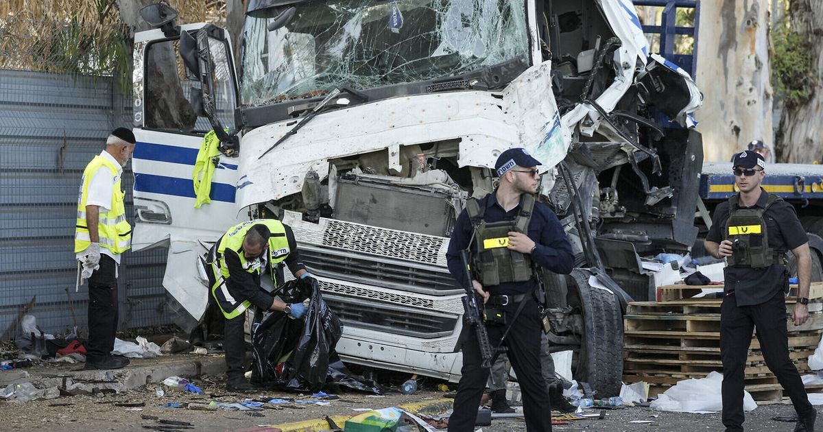 Sopir Truk Palestina Tabrak Bus Berisi Tentara di Tel Aviv, Sejumlah Tentara Israel Tewas Tergencet