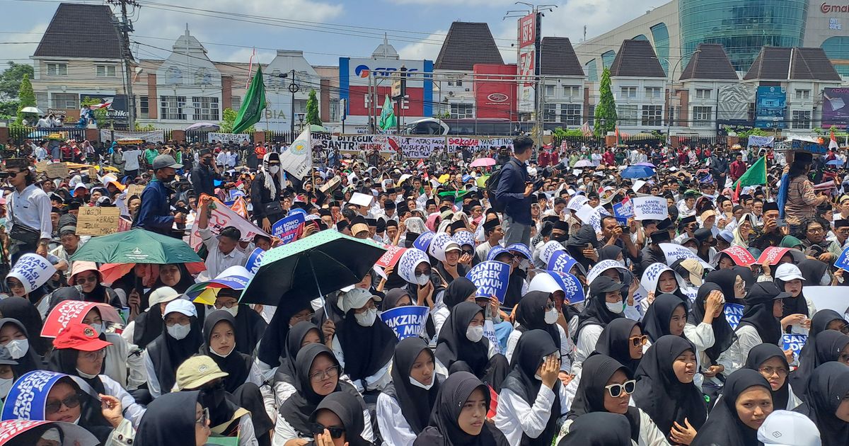 Polda DIY Digeruduk Massa, Desak Usut Kasus Penusukan dan Penganiayaan Santri