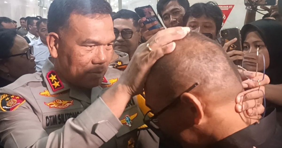 VIDEO: Kapolda NTT Melotot Tunjuk Ipda Rudy Soik di DPR, Elus Kepala Minta Jadi Polisi Baik