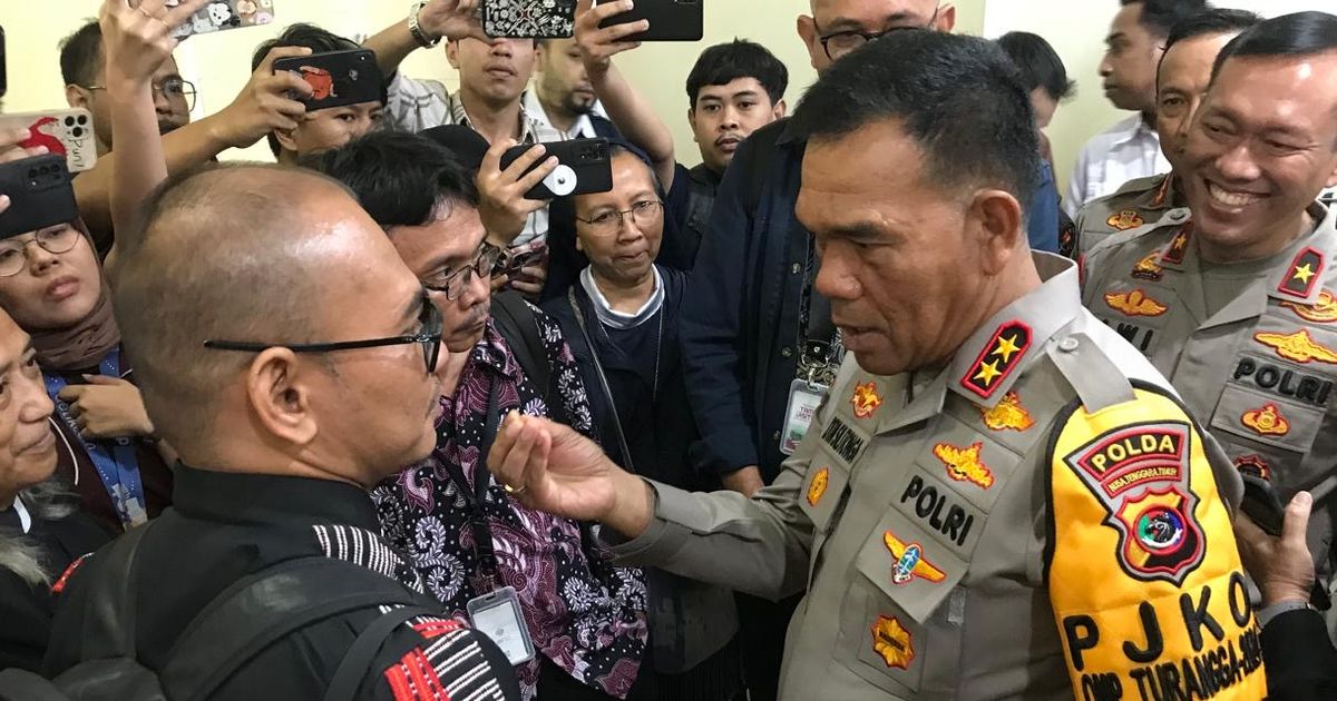 VIDEO: Kapolda NTT Melotot Tunjuk Ipda Rudy Soik di DPR, Elus Kepala Minta Jadi Polisi Baik